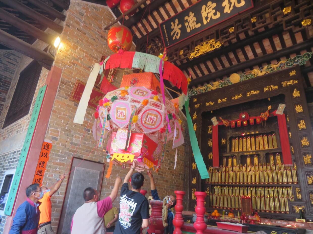 廈村鄉(xiāng)堅持傳統(tǒng)點燈不息