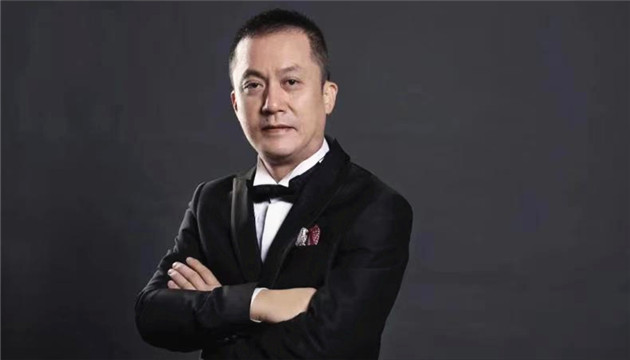 充滿期待，書寫傳奇——記深圳市梵思諾時(shí)尚服飾有限公司董事長陳國雄