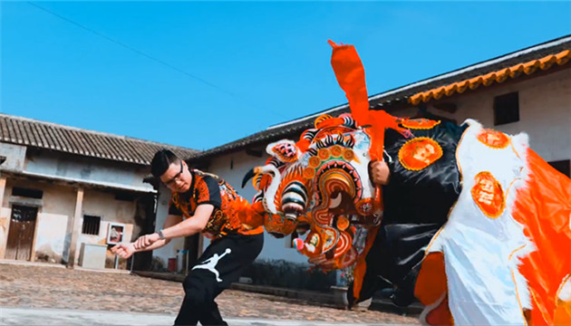 弘揚(yáng)國粹 奉獻(xiàn)家鄉(xiāng)——記龍獅文化傳承人曾海平