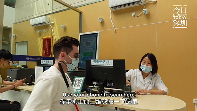 有片 | 英國網(wǎng)紅為深圳防疫點(diǎn)讚！丨 Thumb up for Shenzhen’s epidemic prevention!