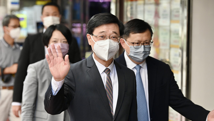 李家超一天趕10場 拜訪拉票 解釋施政理念爭取支持凝聚共識(shí)