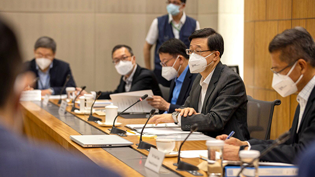 8號波風(fēng)雨無阻 休息日連續(xù)返工 新官上任特首超忙