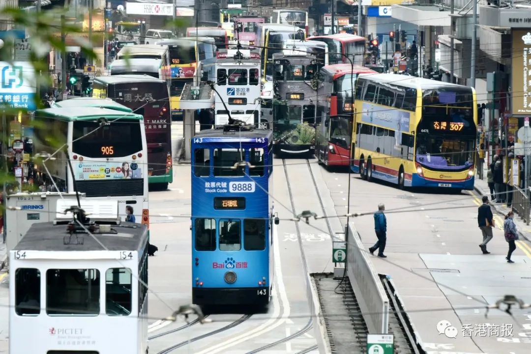 港俾你聽｜在香港，當(dāng)然要搭一次又平又靚的「叮叮車」啦！