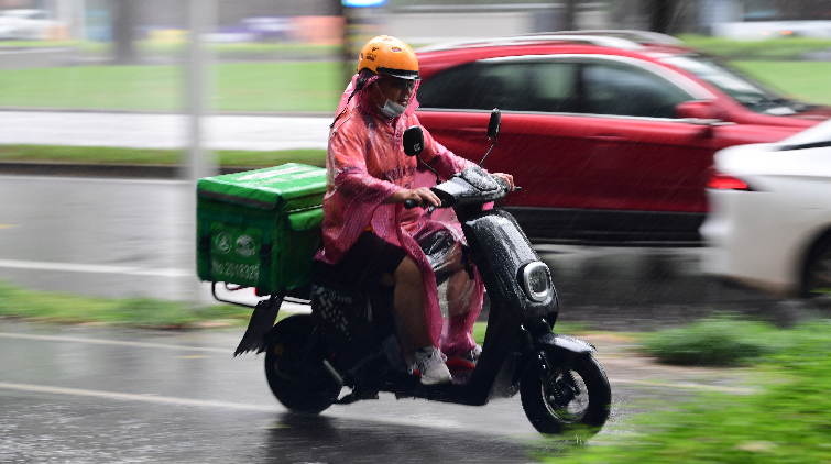 深圳市颱風(fēng)升級(jí)為紅色預(yù)警信號(hào)！深圳地鐵19時(shí)停止運(yùn)營(yíng)
