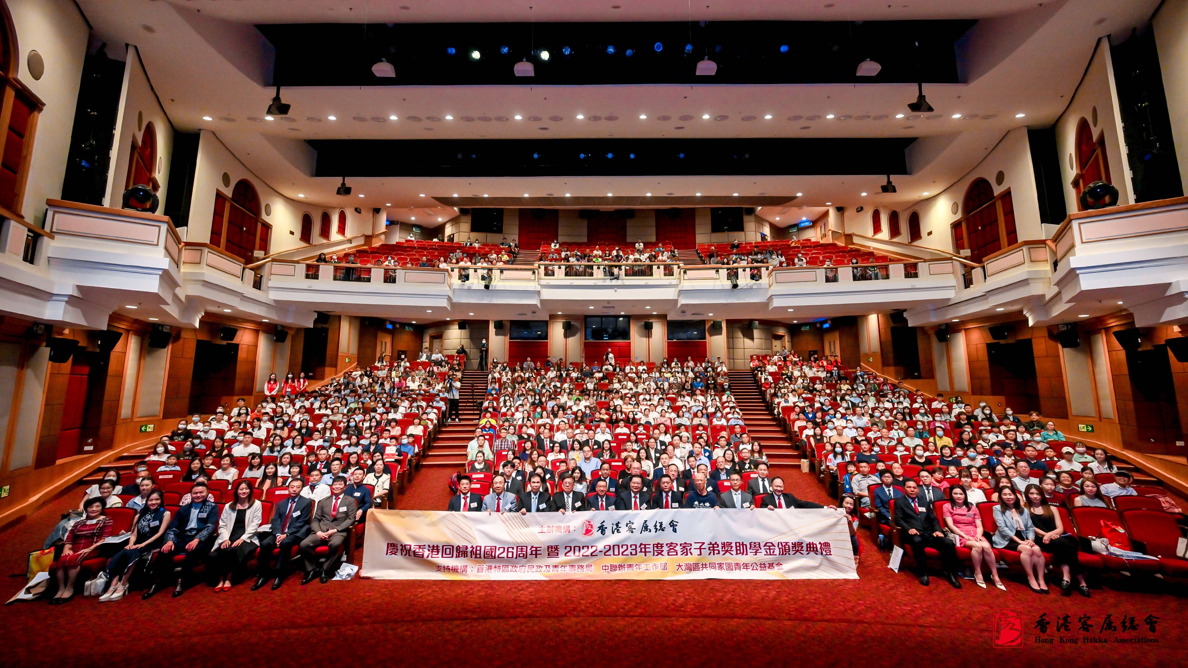 客屬總會派獎助學(xué)金予321學(xué)生