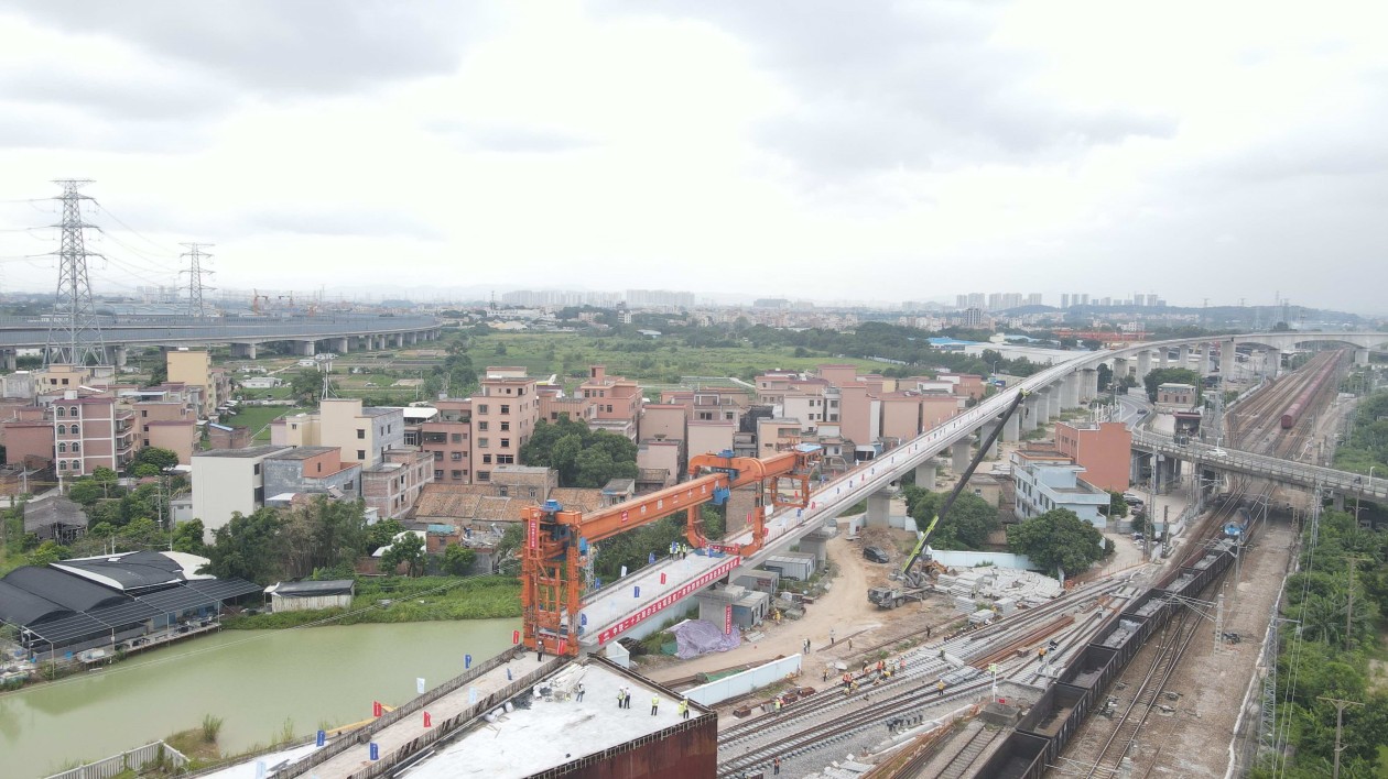 廣州白雲(yún)站樞紐京廣高鐵聯(lián)絡線全線貫通