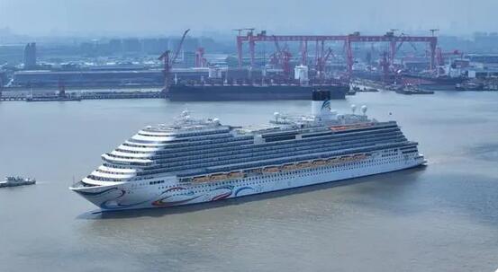 首艘國(guó)產(chǎn)大型郵輪「愛(ài)達(dá)·魔都號(hào)」開(kāi)啟完工驗(yàn)證新航程 