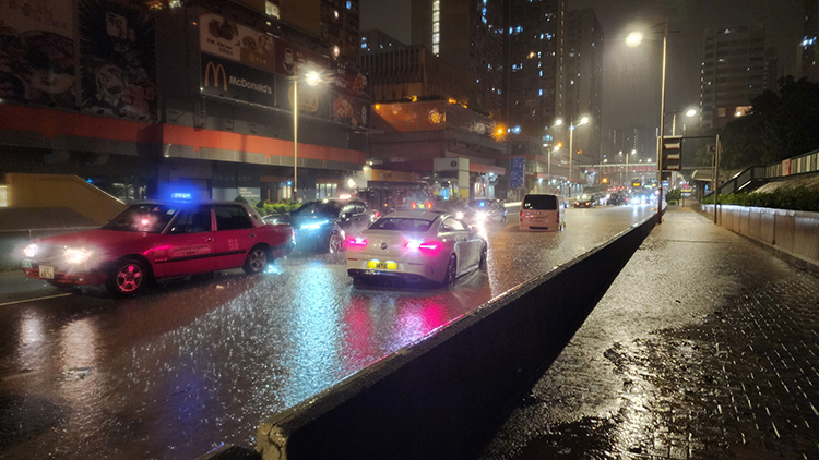 黑雨襲港｜港府：極端情況至少維持至下午6時(shí)