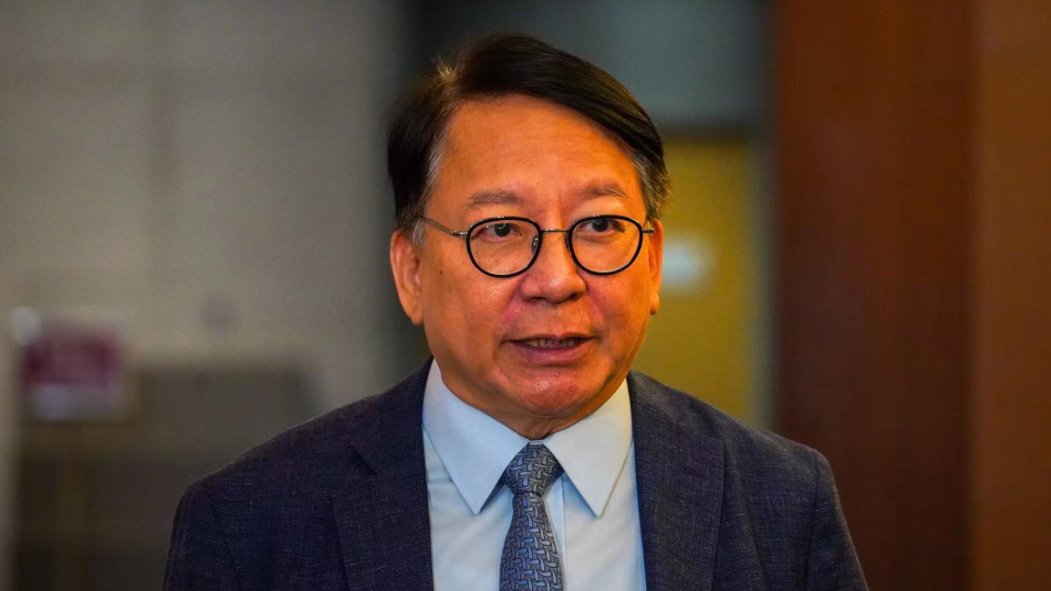 黑雨襲港｜陳國基呼籲市民在惡劣天氣期間應留在室內(nèi) 以保障自身安全