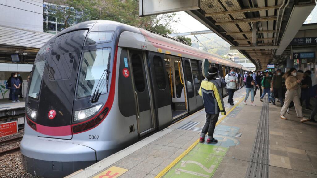 世紀(jì)暴雨｜運(yùn)輸署：大部分港鐵路線現(xiàn)時(shí)維持服務(wù)