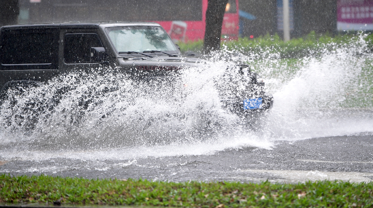 今晚到明天，深圳還有暴雨！周末盡量別出門