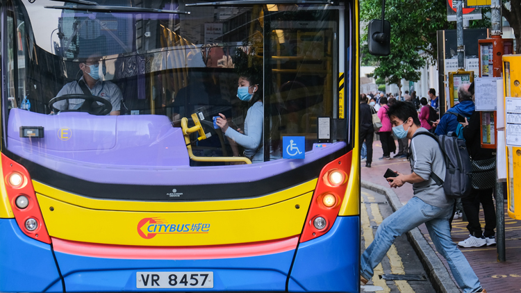 運輸署：往赤柱及山頂?shù)陌褪糠?wù)恢復(fù)原有路線