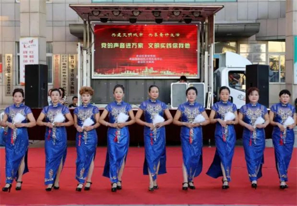 營(yíng)口老邊區(qū)移動(dòng)「大篷車(chē)」上演文化惠民的「四季村晚」