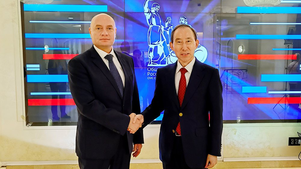 龍宇翔應(yīng)邀訪問希臘、泰國、俄羅斯