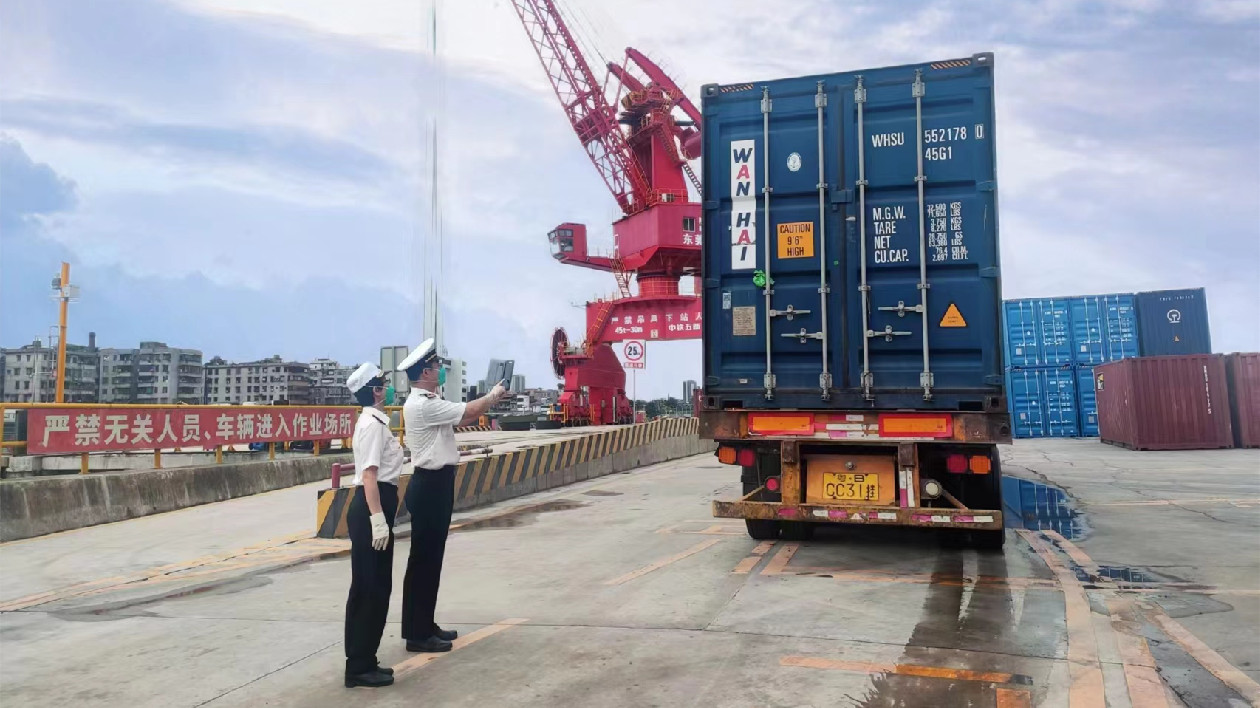 粵自貿(mào)區(qū)前8月進(jìn)出口增長(zhǎng)17%逾3400億