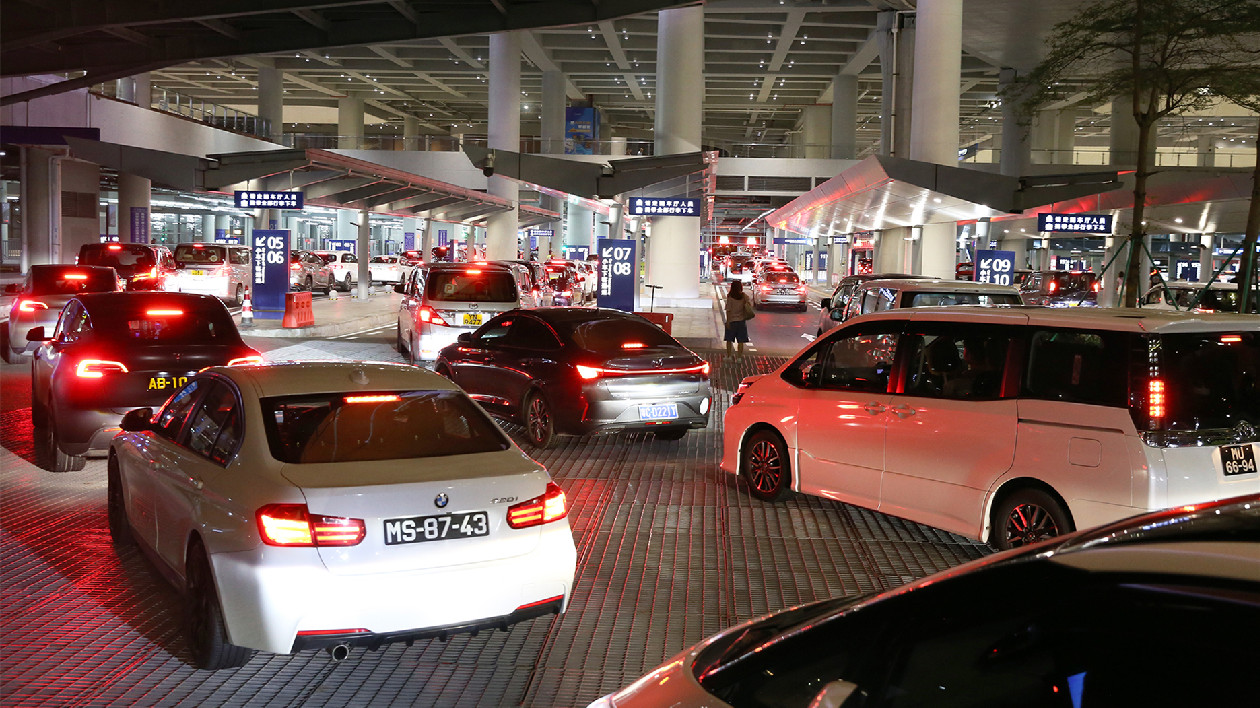 10天超10萬(wàn)輛次！港珠澳大橋邊檢站提醒廣大旅客「雙節(jié)」錯(cuò)峰出行