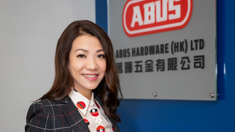 萬(wàn)暉五金董事長(zhǎng)伍紅紅 實(shí)現(xiàn)企業(yè)可持續(xù)發(fā)展