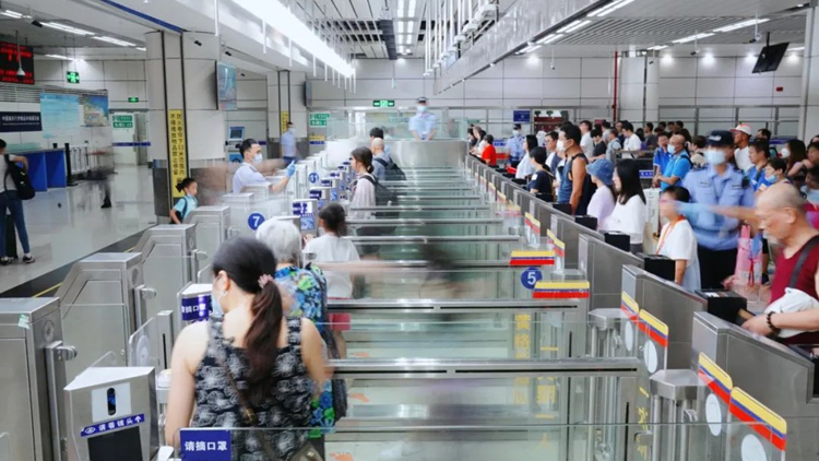 深圳口岸客流峰值或?qū)⑼黄?0萬(wàn)人次！請(qǐng)錯(cuò)峰出行→