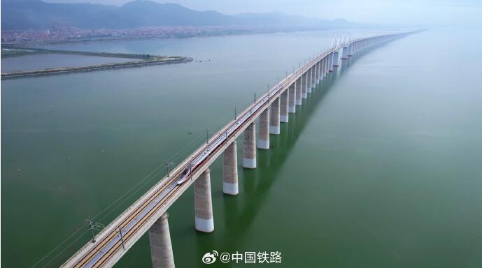 我國(guó)首條時(shí)速350公里跨海高鐵開通運(yùn)營(yíng)