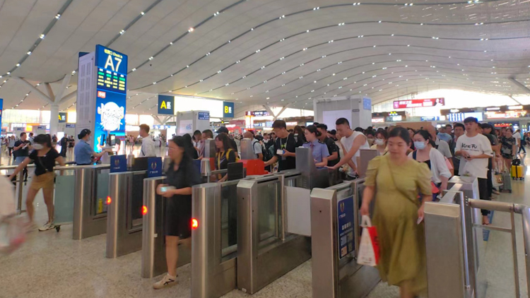 中秋國(guó)慶長(zhǎng)假首日廣鐵發(fā)送旅客285萬(wàn)人次
