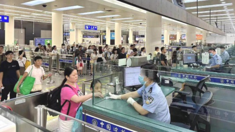 中秋節(jié)深圳皇崗口岸凌晨3點(diǎn)迎來出境高峰