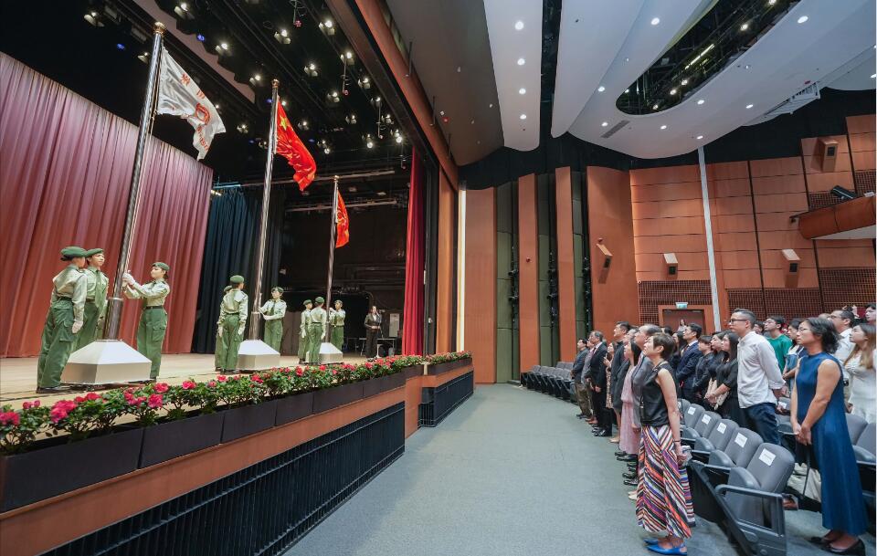 嶺大升旗禮賀國(guó)慶74周年