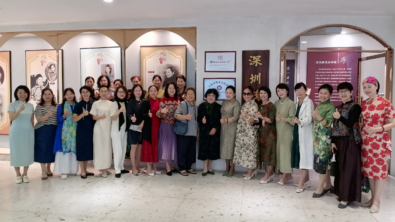 深圳市女畫家協(xié)會(huì)走進(jìn)唐頌旗袍館
