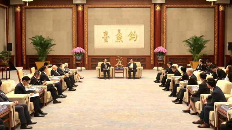 夏寶龍會見團(tuán)結(jié)香港基金高層代表團(tuán)一行