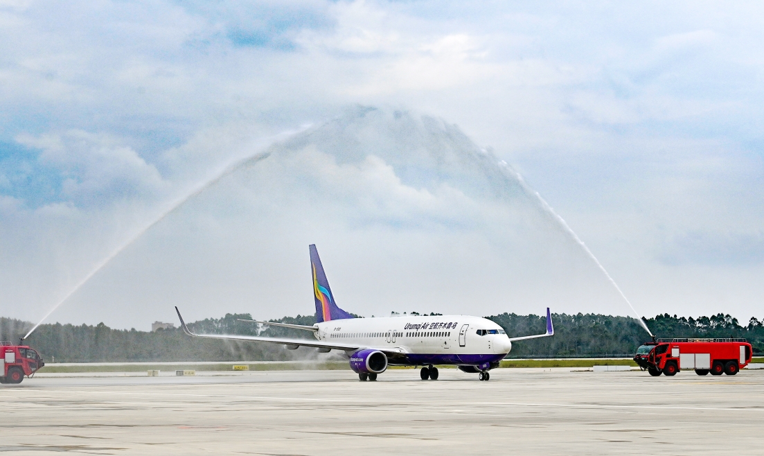 高規(guī)格「水門禮遇」  湛江吳川機場迎烏魯木齊航空首航航班