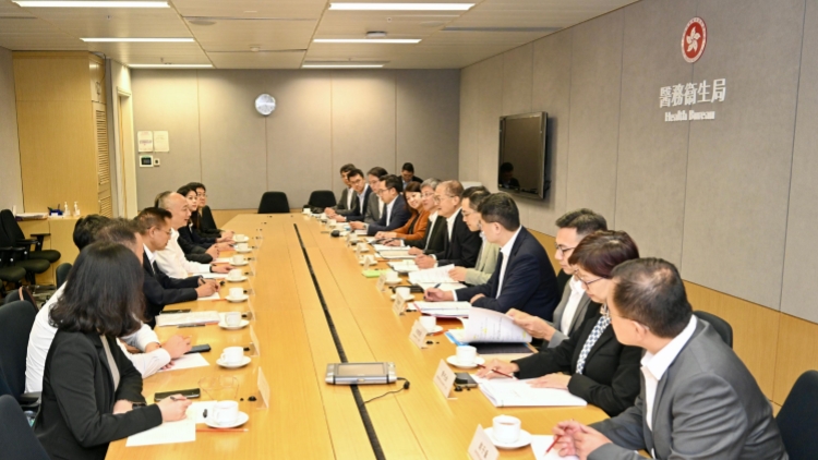 盧寵茂晤四川中醫(yī)藥管理局代表團(tuán) 深化港川中醫(yī)藥合作