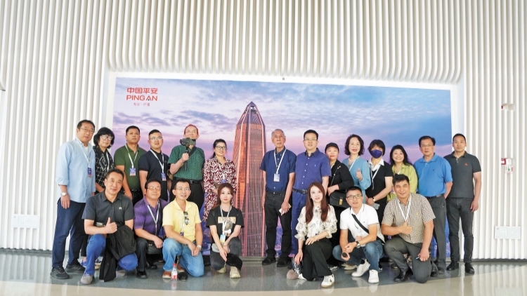 登頂平安金融中心 深圳之巔踏雲(yún)觀景