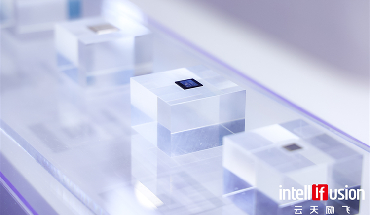 國內(nèi)首創(chuàng)！雲(yún)天勵飛14nm Chiplet大模型推理芯片重磅發(fā)布