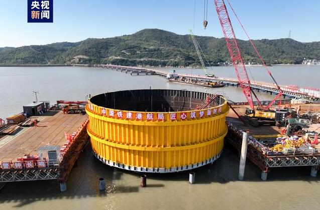 中國最大跨度跨海橋進(jìn)入海上主塔施工階段