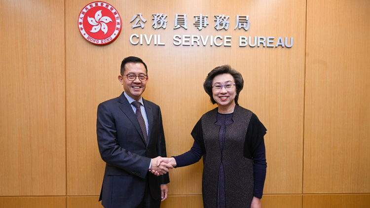 楊何蓓茵晤新加坡公務(wù)員首長 就公務(wù)員招聘及培訓(xùn)交流經(jīng)驗