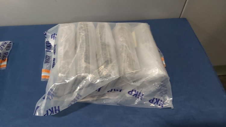 警破葵涌毒品儲存?zhèn)} 拘一男檢880萬元可卡因