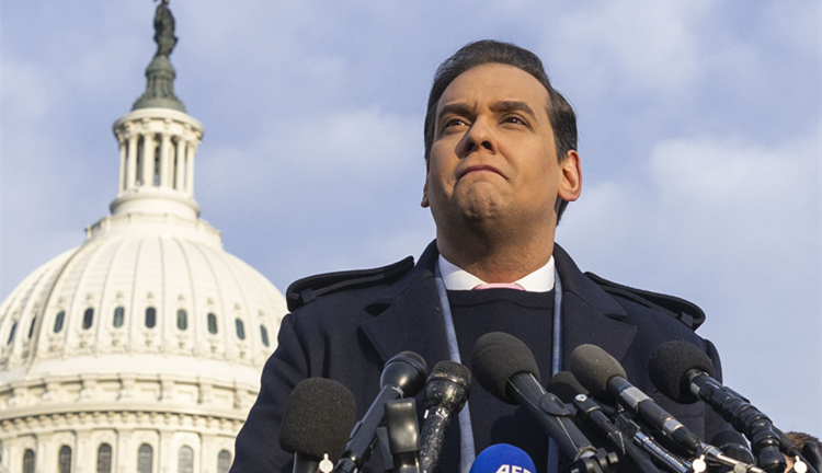 美國(guó)眾議院投票決定驅(qū)逐眾議員桑托斯