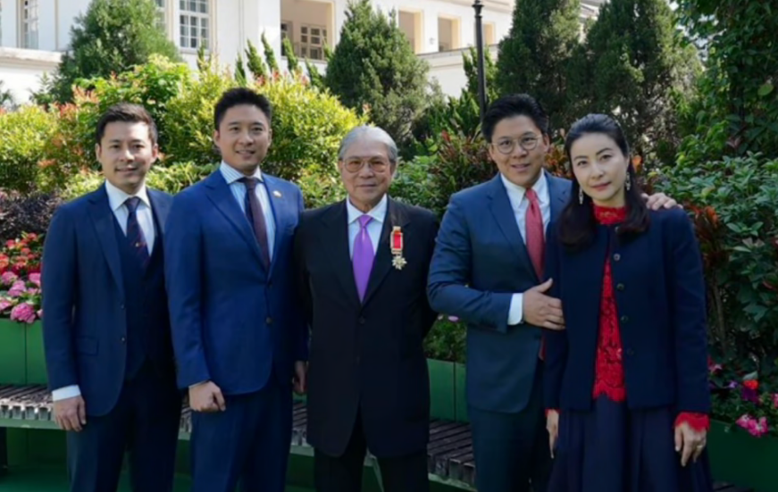 有片 | 【獨(dú)家】孫仔做餅三代同慶獲勳 霍震霆感動(dòng)：秉承殊榮 繼續(xù)努力