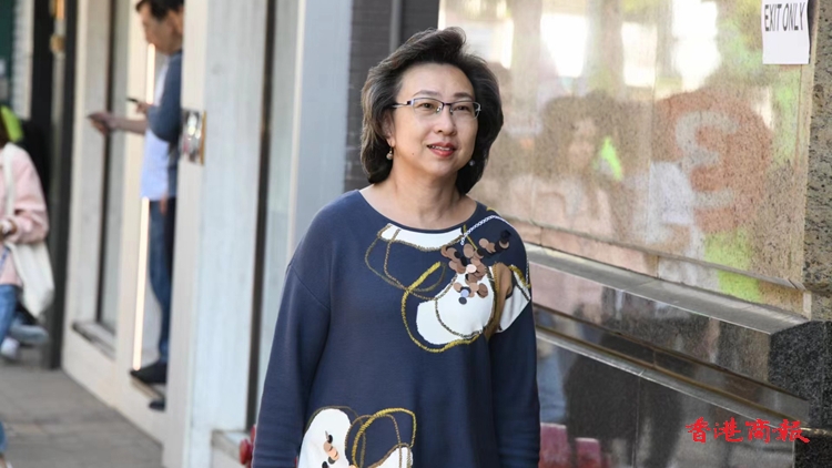 區(qū)議會(huì)選舉｜【圖片新聞】楊何蓓茵、足總會(huì)長(zhǎng)貝鈞奇及議員李惟宏投票