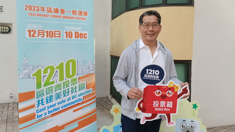 區(qū)議會選舉｜【圖片新聞】前商經(jīng)局局長蘇錦樑投票