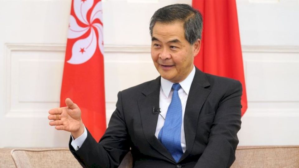 區(qū)議會(huì)選舉 | 梁振英籲選民踴躍投票 指區(qū)議會(huì)可助政府做好地區(qū)管理工作