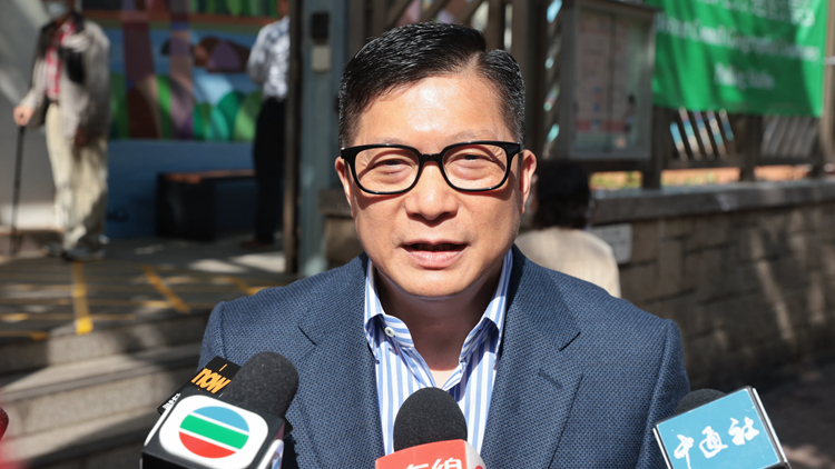 區(qū)議會(huì)選舉丨鄧炳強(qiáng)：警隊(duì)出動(dòng)逾萬(wàn)人手確保選舉安全