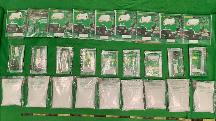 海關(guān)偵破2宗旅客販毒案 機(jī)場(chǎng)檢值630萬(wàn)元可卡因