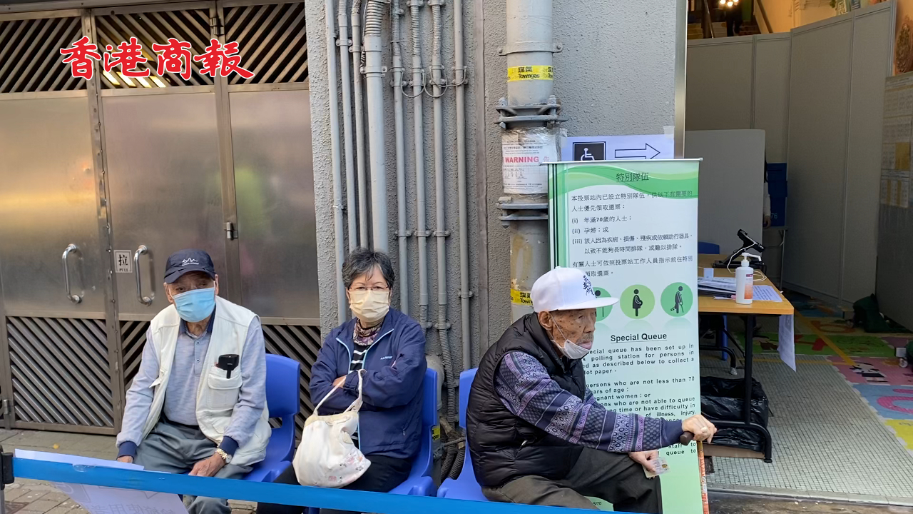 有片丨區(qū)議會選舉｜票站貼心設(shè)特別隊伍 為長者或不便人士提供便利