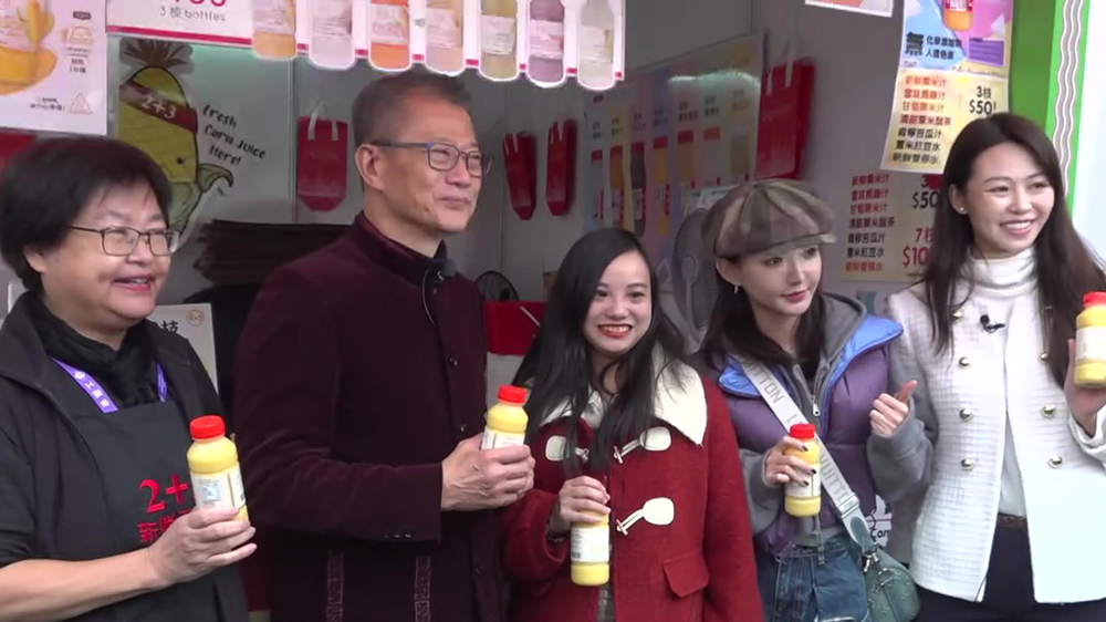 有片｜陳茂波與內(nèi)地網(wǎng)紅逛工展會 直播展示香港優(yōu)質(zhì)產(chǎn)品