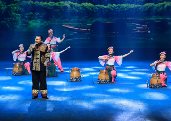 張家界市武陵源區(qū)：鄉(xiāng)村文化節(jié)「草根」薈萃 村民登臺「唱主角」