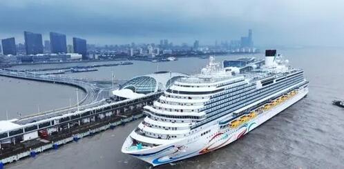 中國首艘國產(chǎn)大郵輪「愛達·魔都號」啟航 開始首次試運營航次