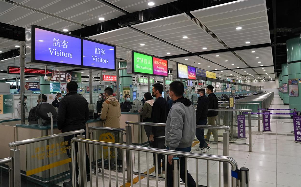 創(chuàng)疫後新高！聖誕假期首日逾106萬(wàn)人次出入境