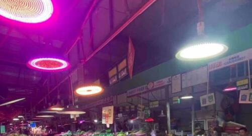 白熾燈上套紅色膠袋？深圳禁用「生鮮燈」 還有商家?！感⌒乃肌? title=