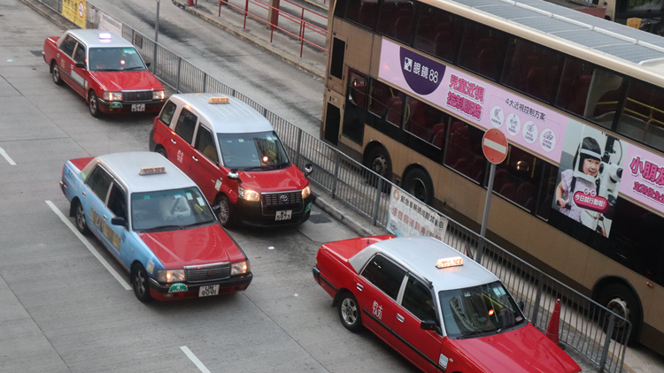 的士業(yè)界擬申請(qǐng)加價(jià) 紅的起表加至32元