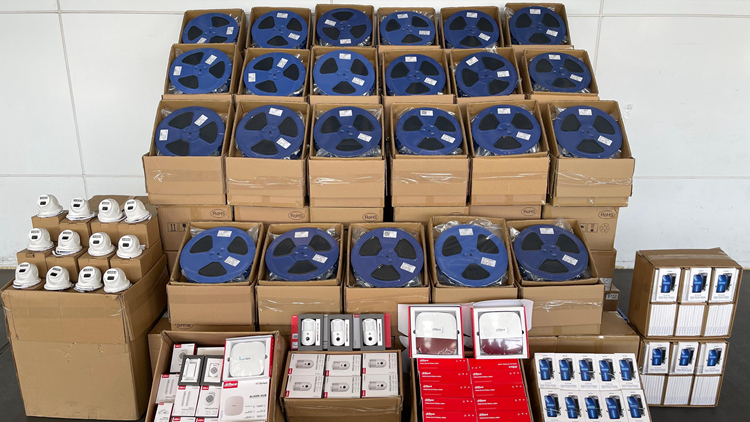 海關(guān)落馬洲管制站檢值150萬走私物品 涉案男司機(jī)正協(xié)查